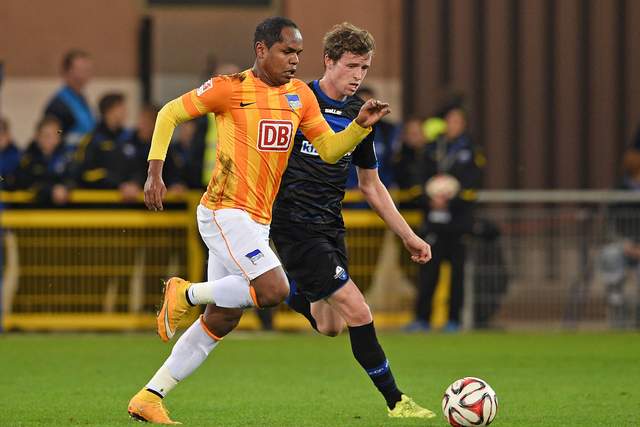 利雅得胜利与费尔干纳石油工人赛事波折频现